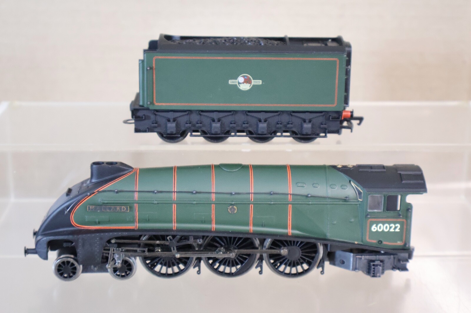 BACHMANN 31-957 RE NAMED BR 4-6-2 CLASS A4 LOCOMOTIVE 60022 MALLARD BOXED oj