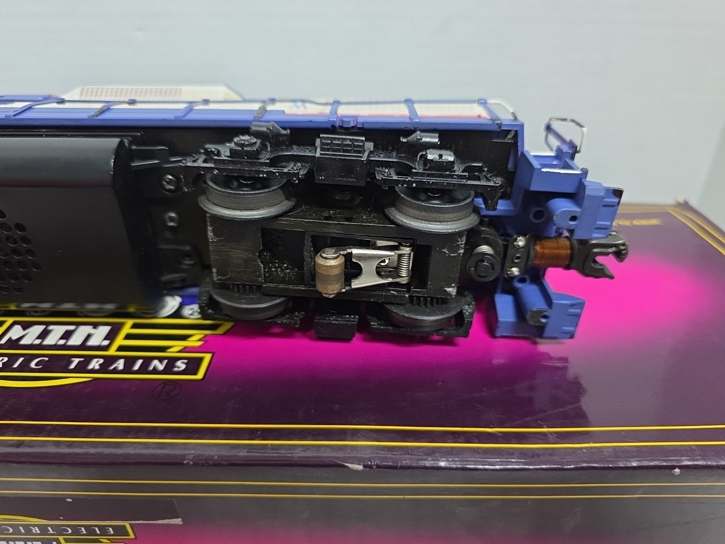 MTH Premier 20-2226-1 Long Island RR #269 GP38-2 Diesel Engine Not Tested (A5)