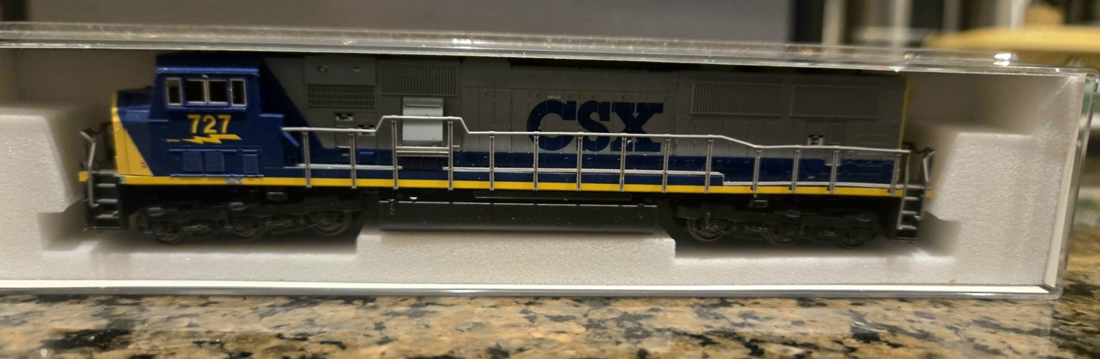 Kato N Scale EMD SD70MAC in CSX #727.