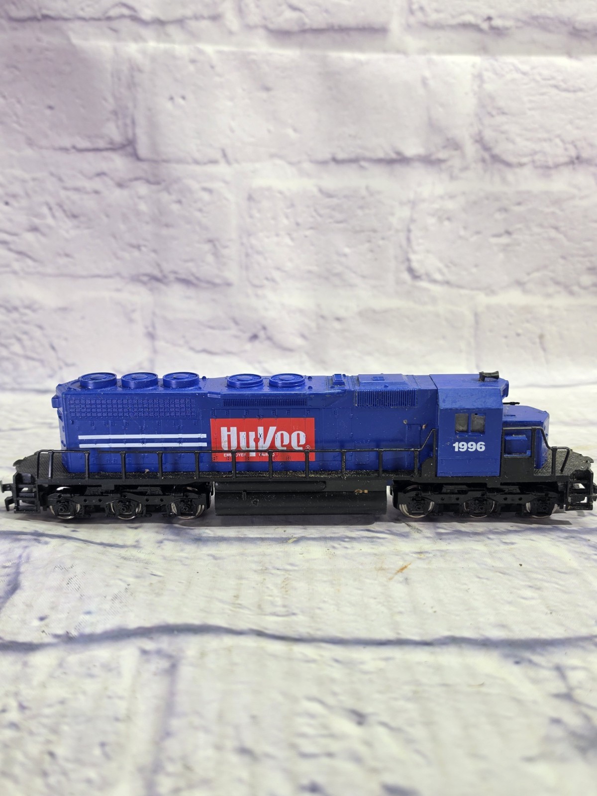 RARE Hy-Vee HO Scale Diesel Locomotive Mehano Slovenia Train Engine #1996 *read