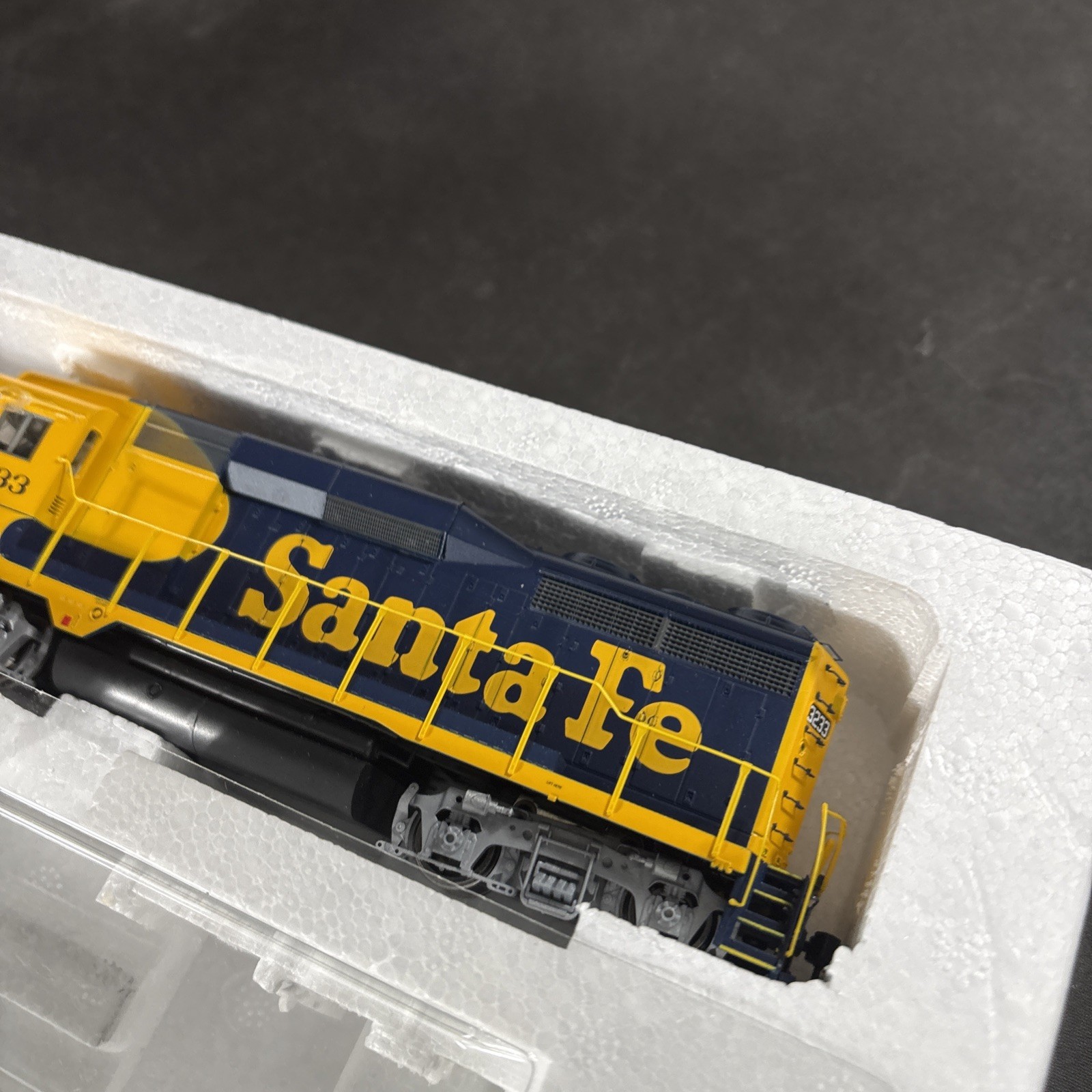 PROTO 2000 HO SCALE LOCOMOTIVE GP30 ASSEMBLED WORKING LN 21510 AT&SF 3233 DCC