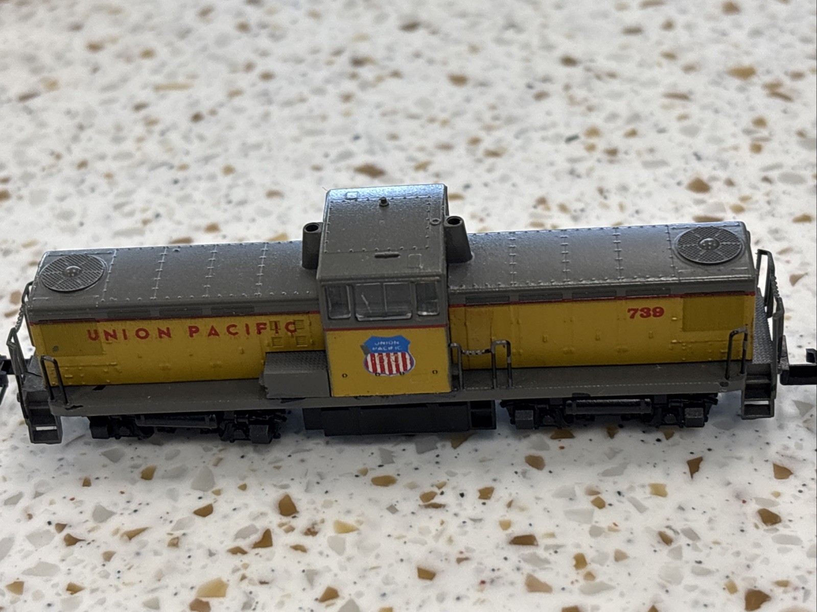 Kato Union Pacific 701 Cab Switcher N-Scale Yellow And Gray