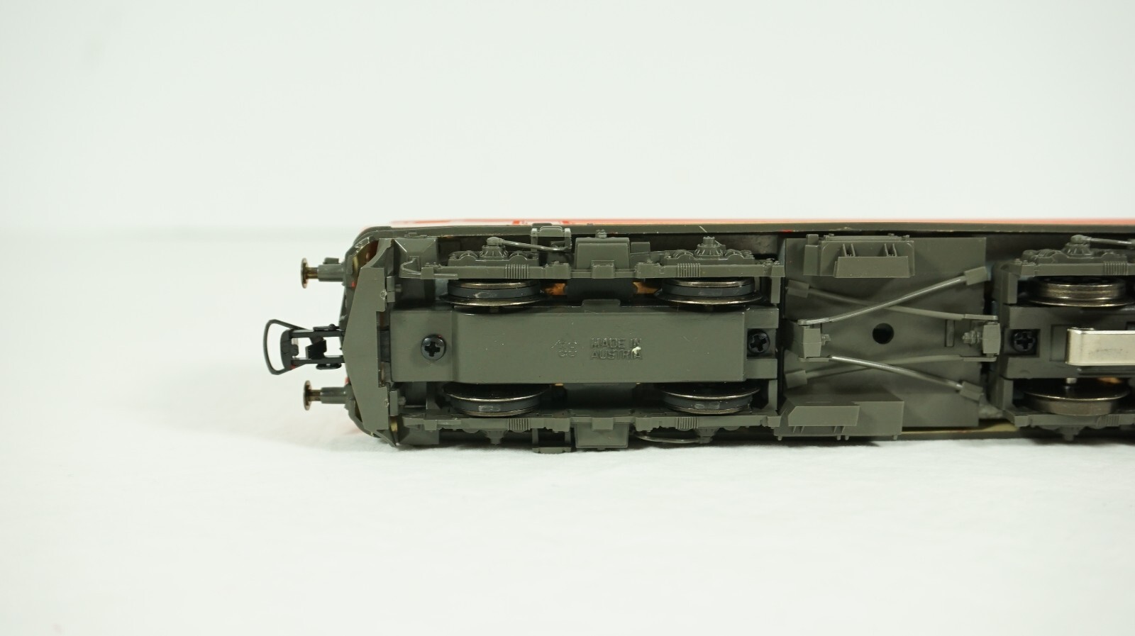 Roco HO Scale OBB Austrian Railway Type 1044 Electric Engine Item 43943 NEW W15