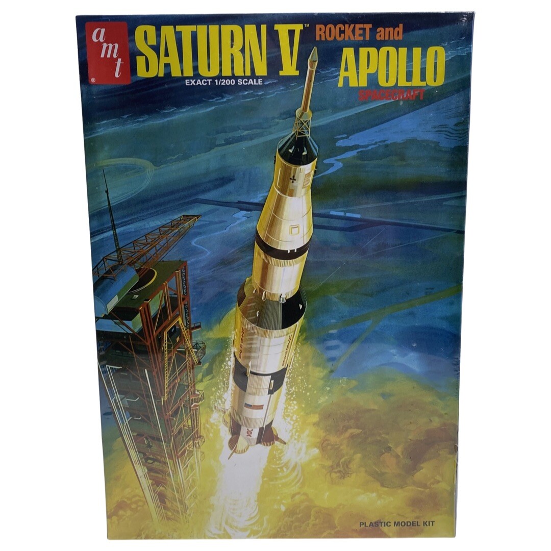 AMT Saturn V Rocket and Apollo 1/200 Scale AMT1174 Plastic Model Kit Spacecraft