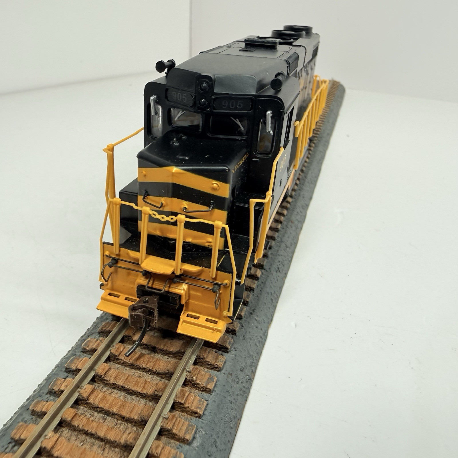 HO Scale DCC Bachmann 60810 Nickel Plate Road #905 GP30 Diesel Locomotive