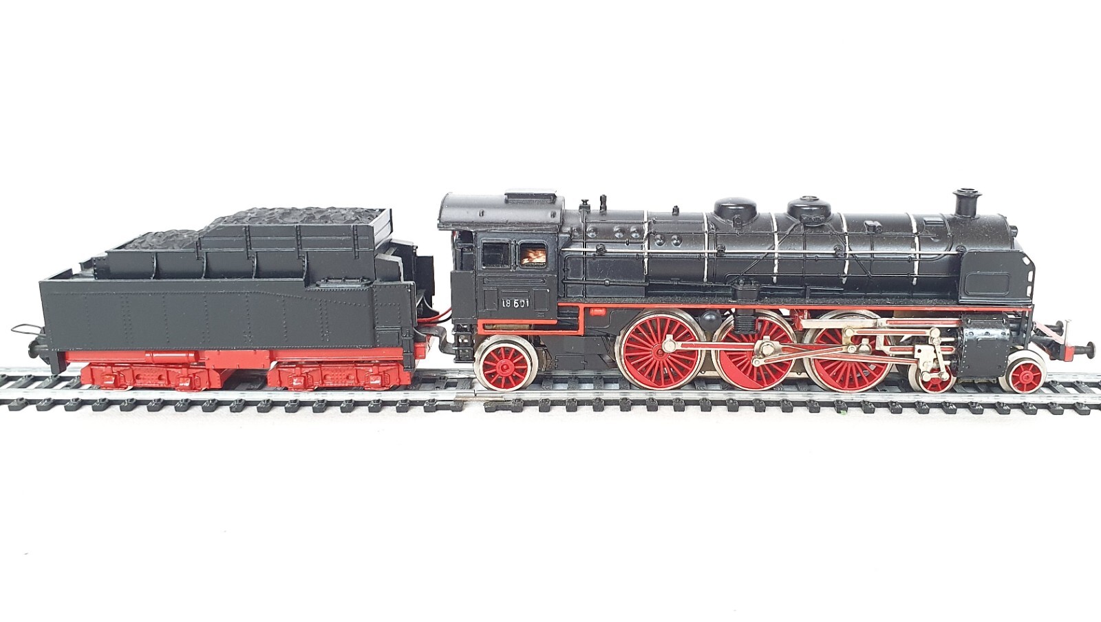 Trix Express International DC 3-Rail HO German DB BR 18 STEAM LOCOMOTIVE MIB`78!
