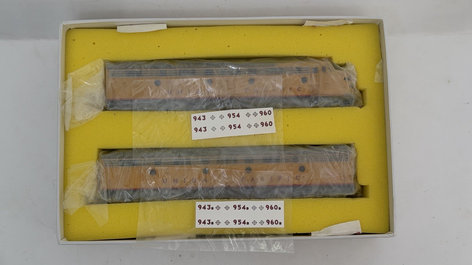 Oriental Limited HO EMD E9A + E9B 2400HP UP Locomotive Set, Brass