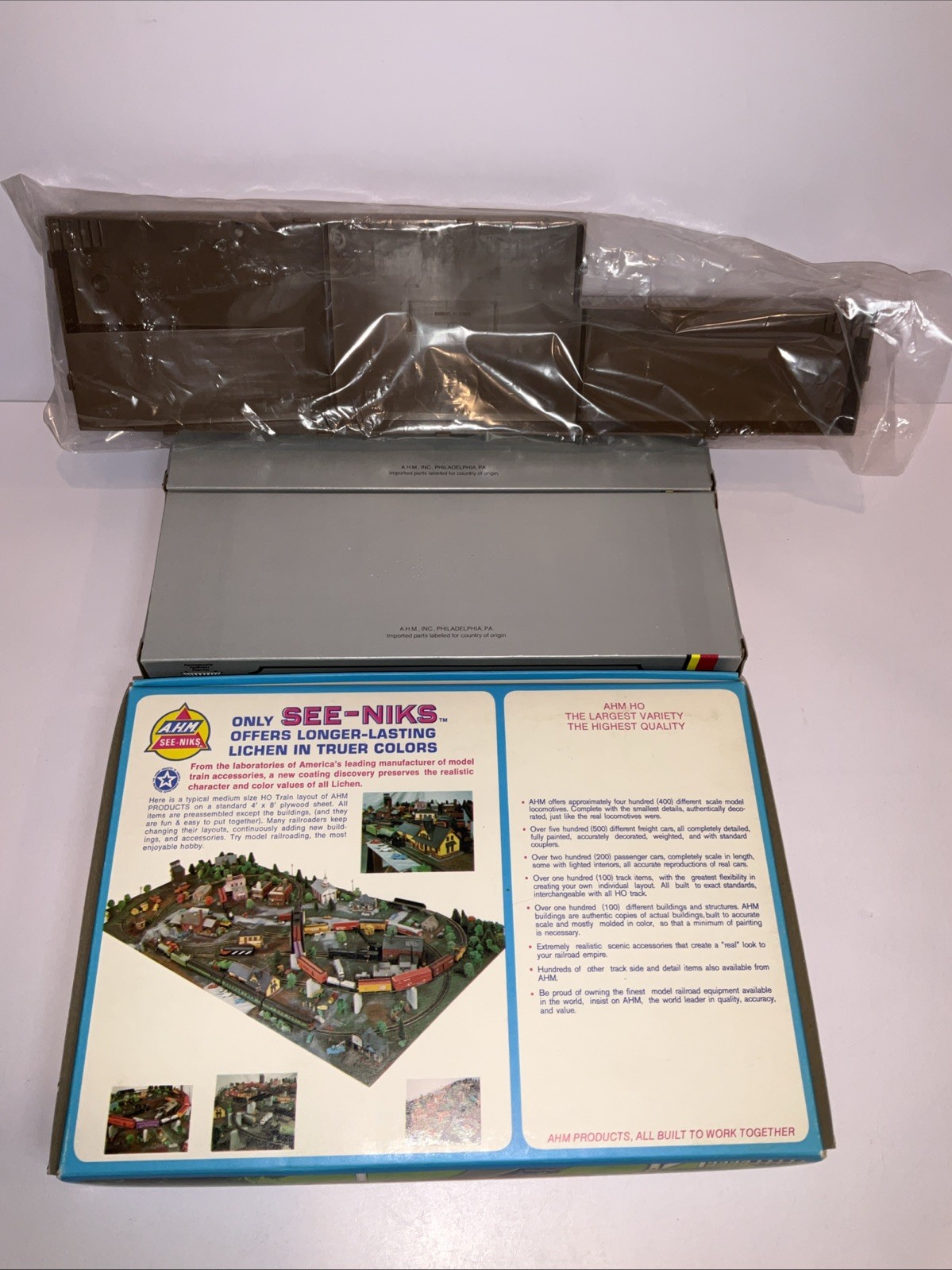 Vintage AHM HO Train Lot SEE-NIKS Crossing Gate 2 Boxcars NOS Boxed