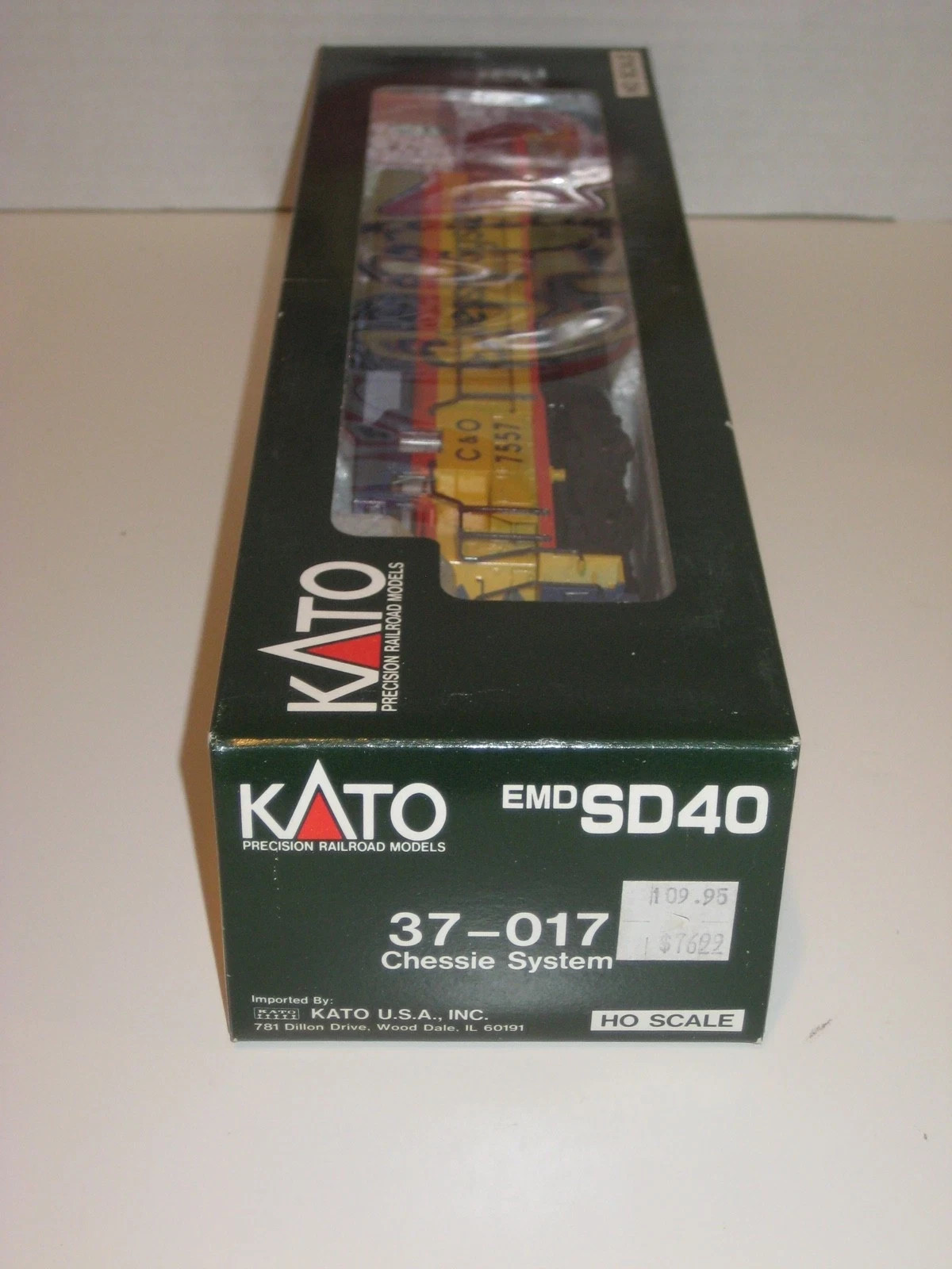 KATO 37-017 HO Scale Chessie System EMD SD40 Diesel Engine C&O #7557
