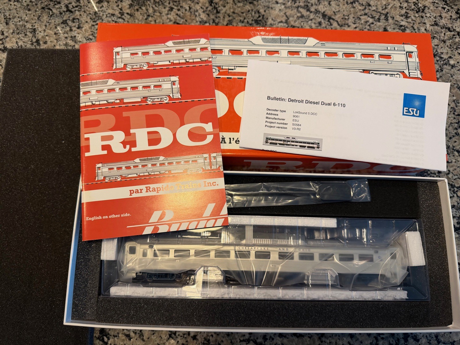 Rapido Trains 16122 Chesapeake & Ohio Ph1b Budd RDC-1 with DCC/Sound #9061