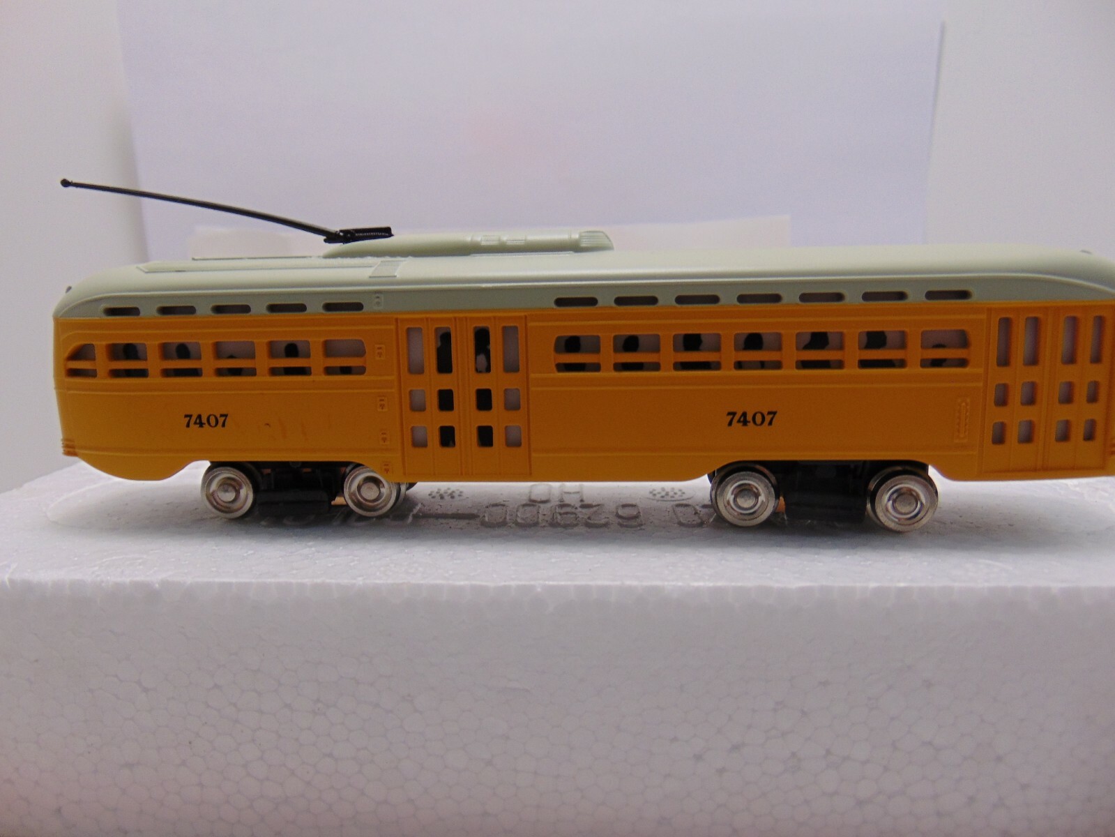 NEW BACHMANN HO PCC TROLLEY TRANSIT ITEM# 62946 TRAIN LAYOUT