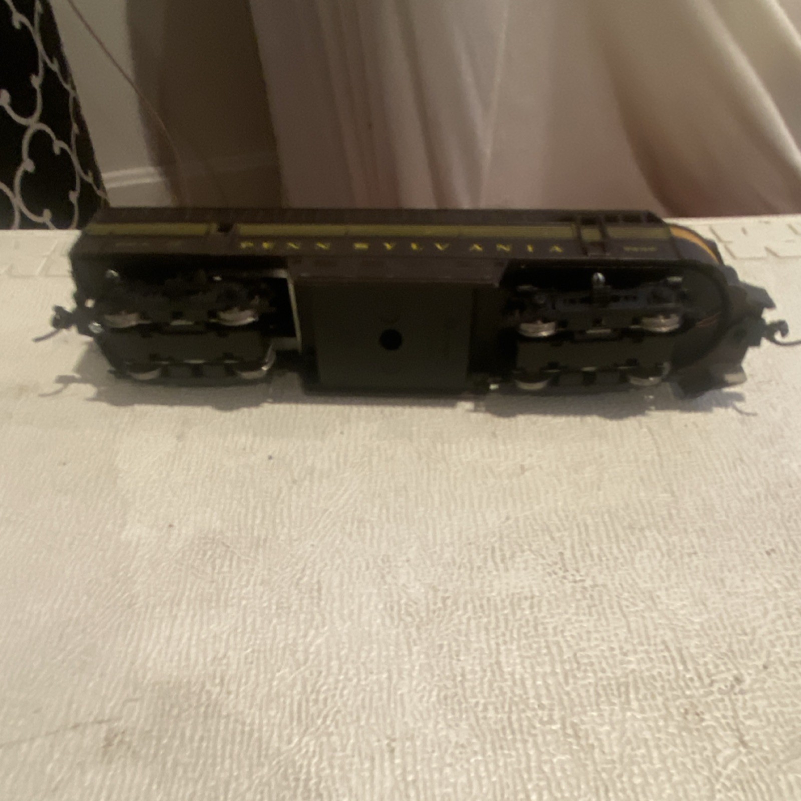 Pennsylvania Railroad HO Diesel Locomotive Analog DC 8900 Black Gold Plastic