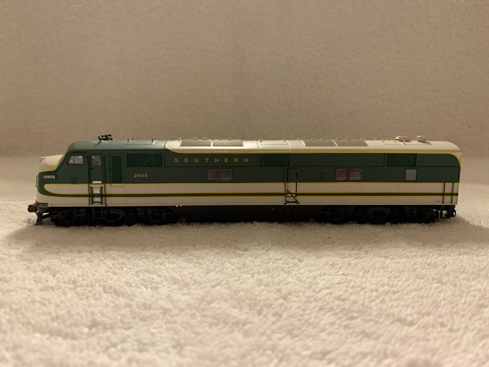 Proto 2000/Life-Like HO Scale Southern EMD E7A Diesel Locomotive #2905 DC
