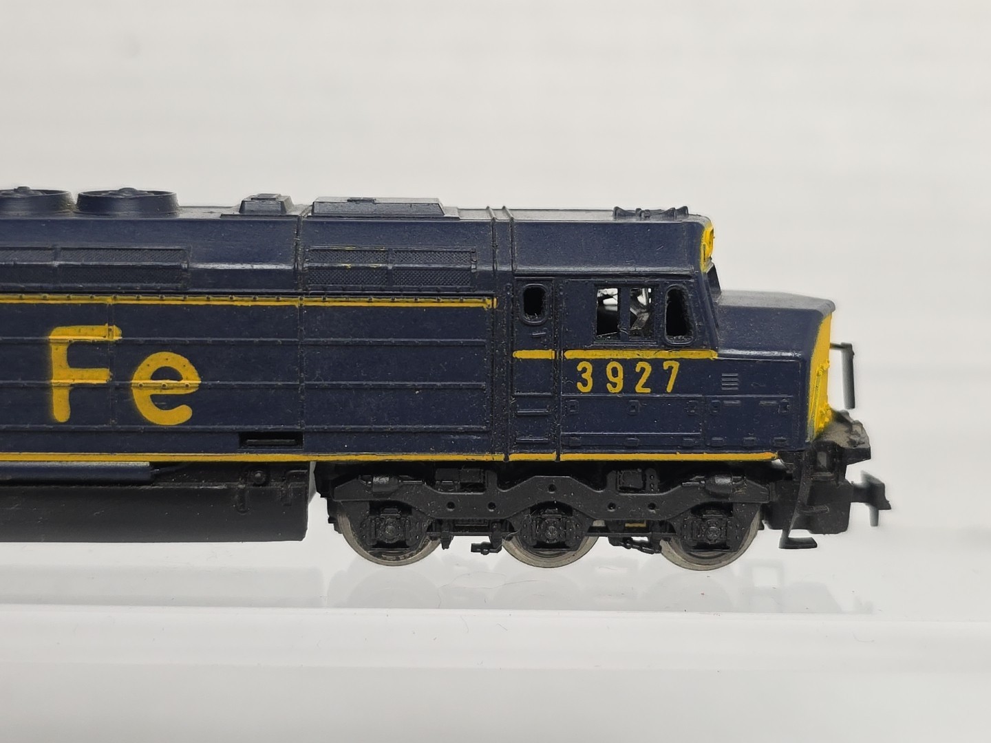 N Scale Lima Santa Fe ATSF 3927 SD-75 Diesel Locomotive Runs Read Description (A