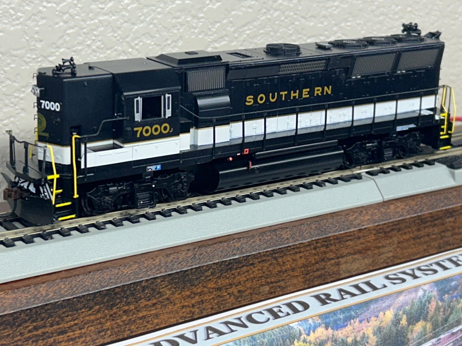 SOUTHERN GP40X HIGH HOOD LOCO DC/DCC ready – HO Scale ” GOLD ” LETTERS NEW OOP