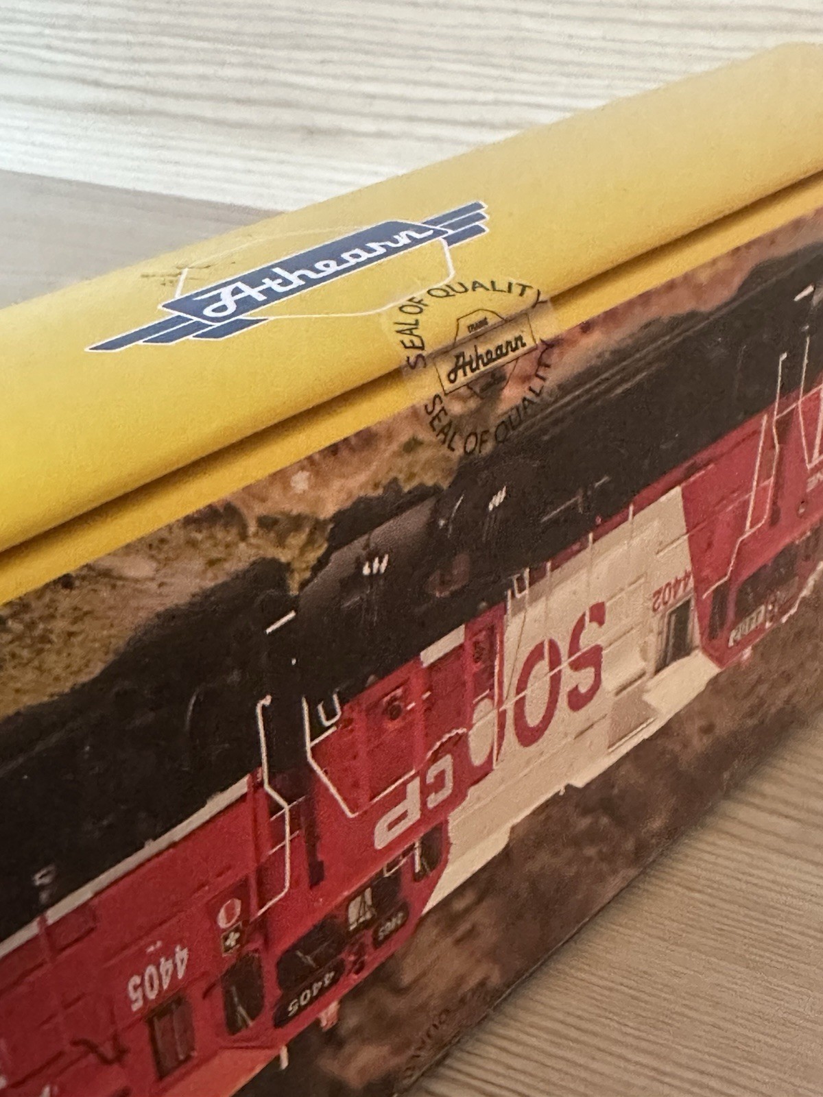 Athearn HO Dash 9-44CW Warbonnet Burlington Northern Santa Fe #724 DCC-ready NEW