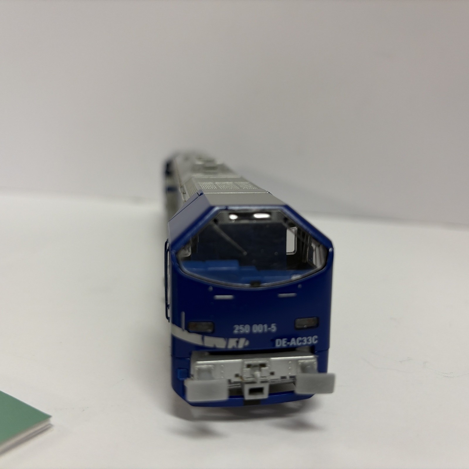 Blue Tiger ADtranz / DE-AC33C Mehano Train Line HO NOS Powered Locomotive
