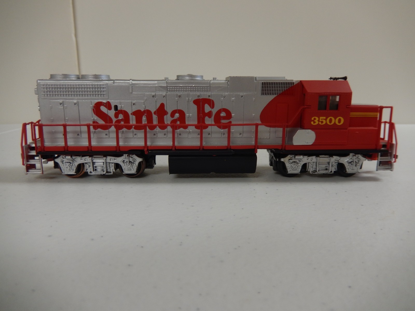 Life-Like HO Santa Fe Engine 3500 24795 – No Box – Tested
