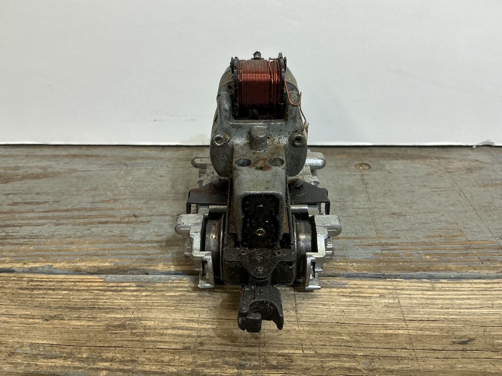Lionel 2343 Santa Fe F3 Diesel Motor and Truck