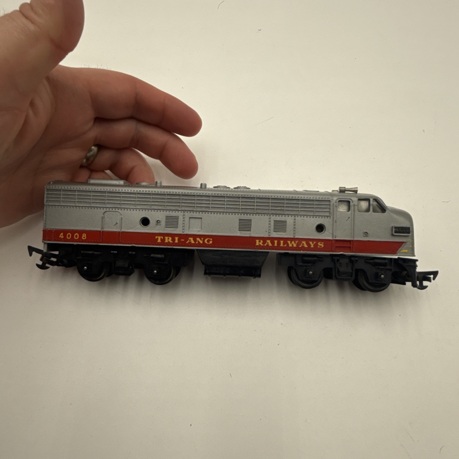 TRI-ANG RAILWAYS R-57 TC SERIES DUMMY DIESEL LOCOMOTIVE #4008