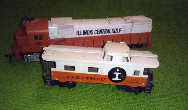 Vintage Mantua-Tyco HO Gauge Illinois Central Gulf 4301 Locomotive Caboose As-Is