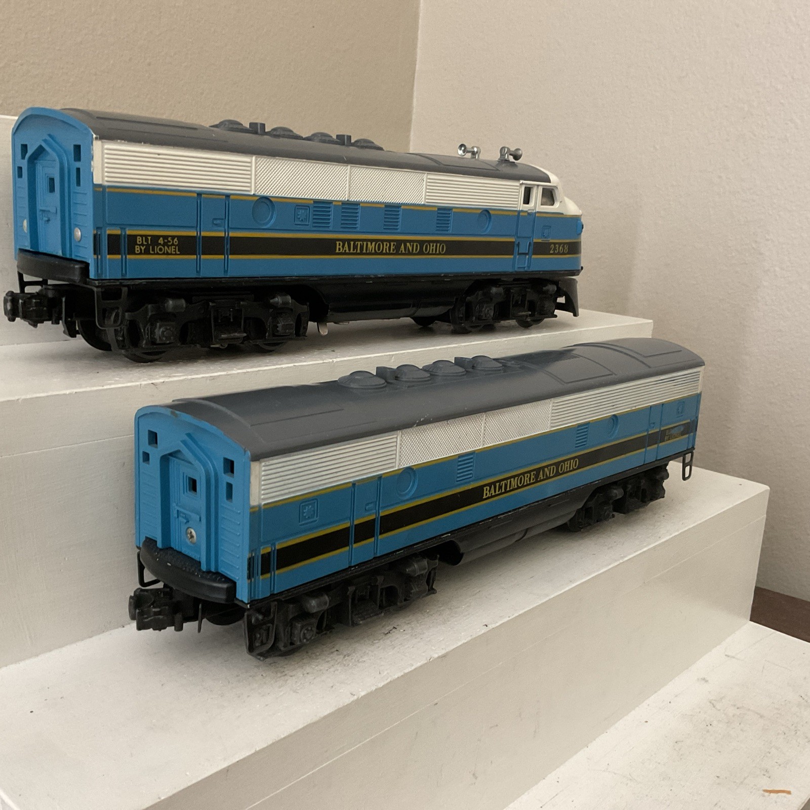 LIONEL POSTWAR 2368 BALTIMORE & OHIO F3 A&B DIESELS “NICE”