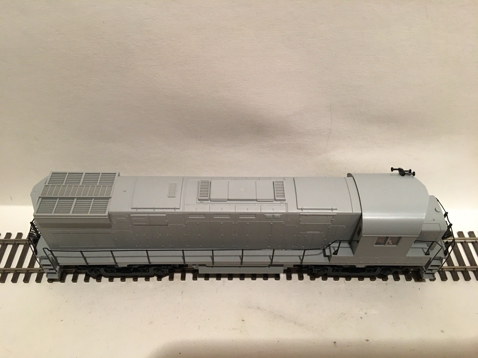 HO Atlas Classic 9330 Undecorated ALCO C-424 Powered Diesel Locomotive