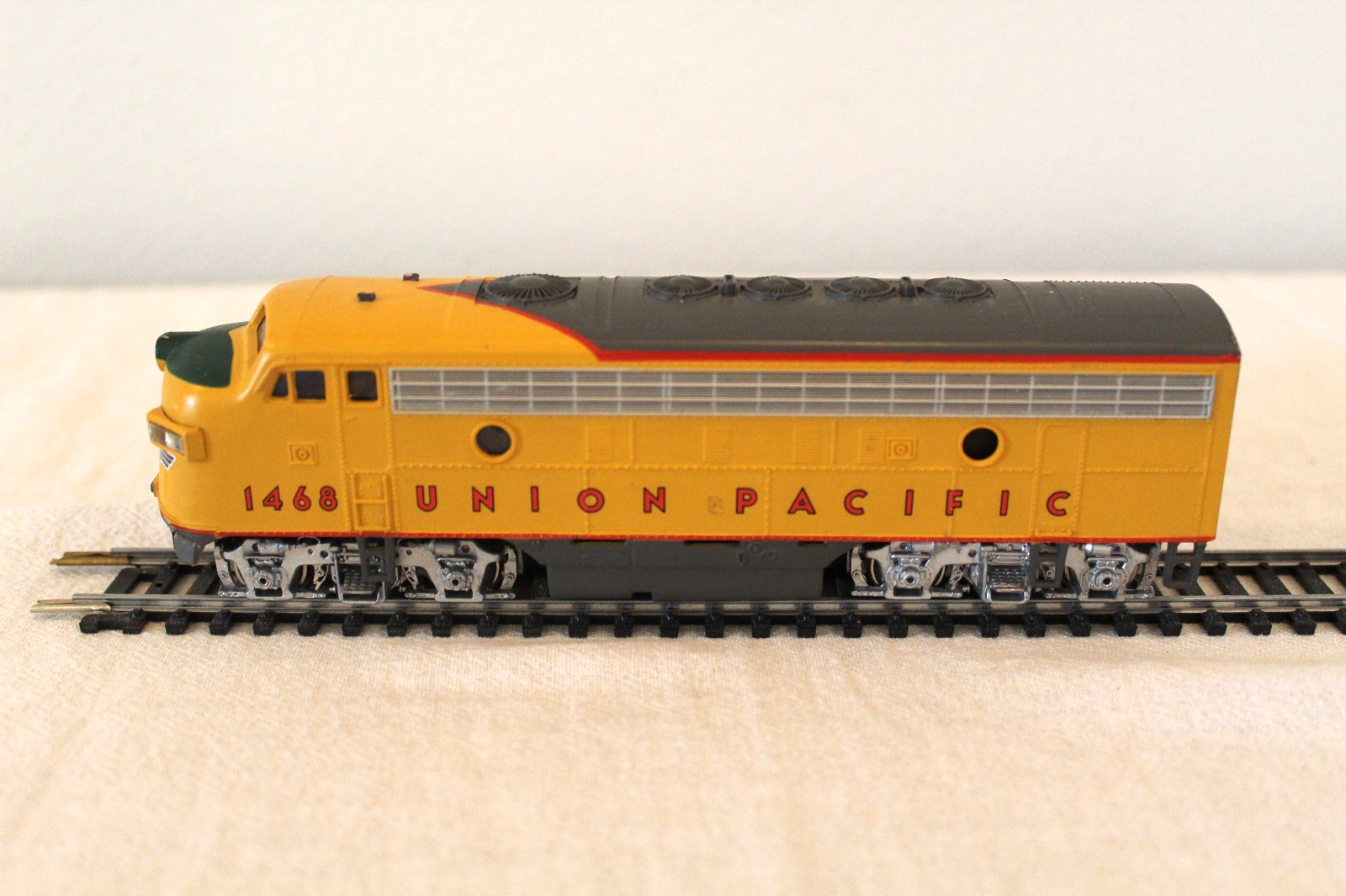 Bachmann HO Train Union Pacific Locomotive 1468 – China