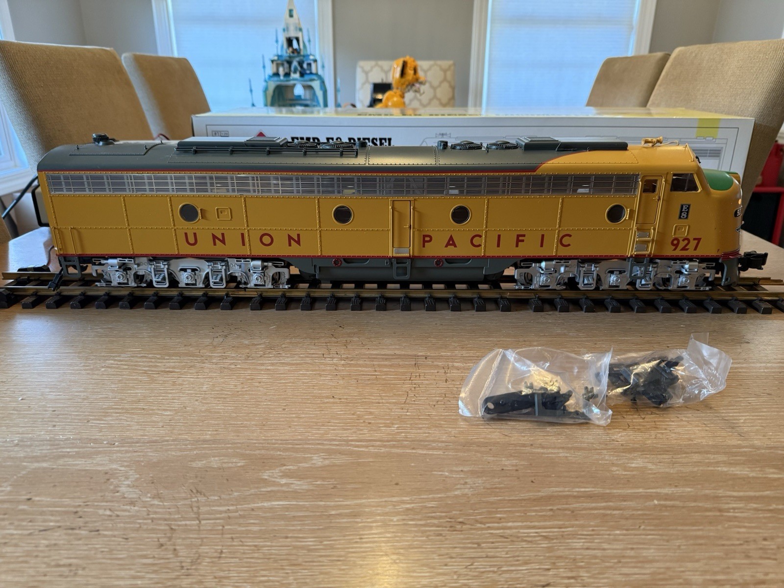 Aristo-Craft Union Pacific E8 ART-23603 In Excellent Condition – NEW