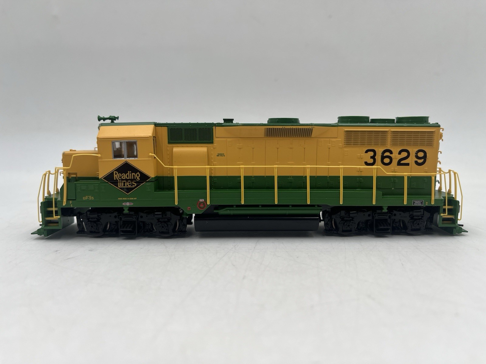 HO Scale Athearn RTR 91719 Reading Line GP35 Diesel Cab 3629 DCC