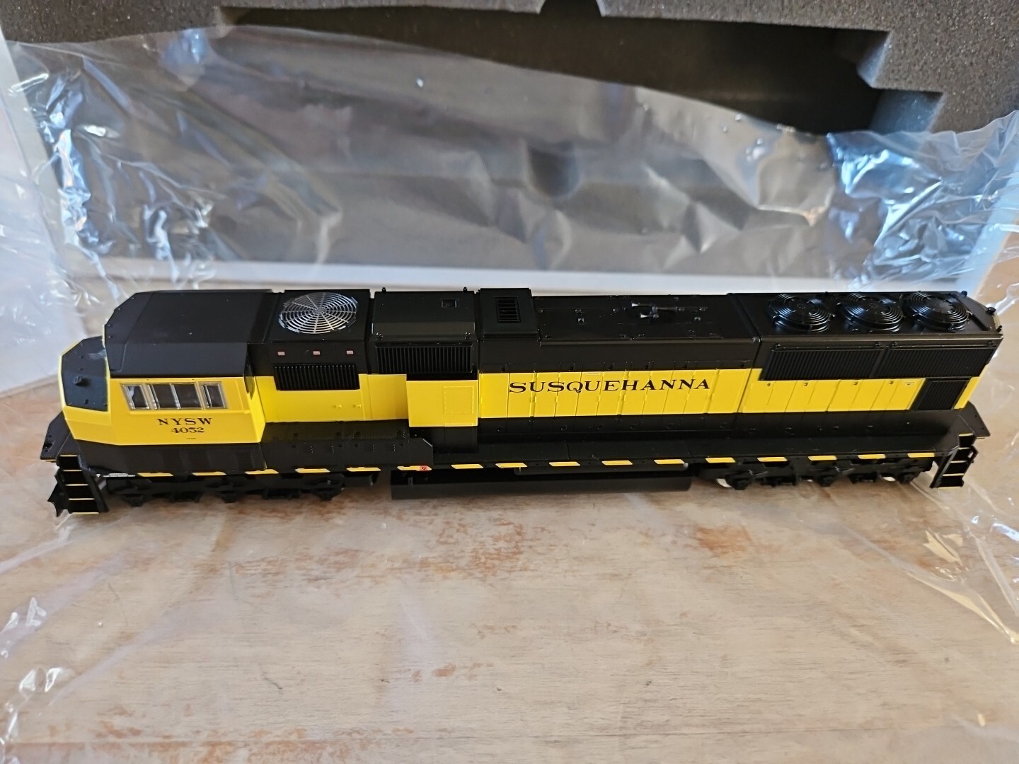 Athearn Genesis EMD SD70M Susquehanna #4052 0G6129 HO Locomotive NEW IN BOX