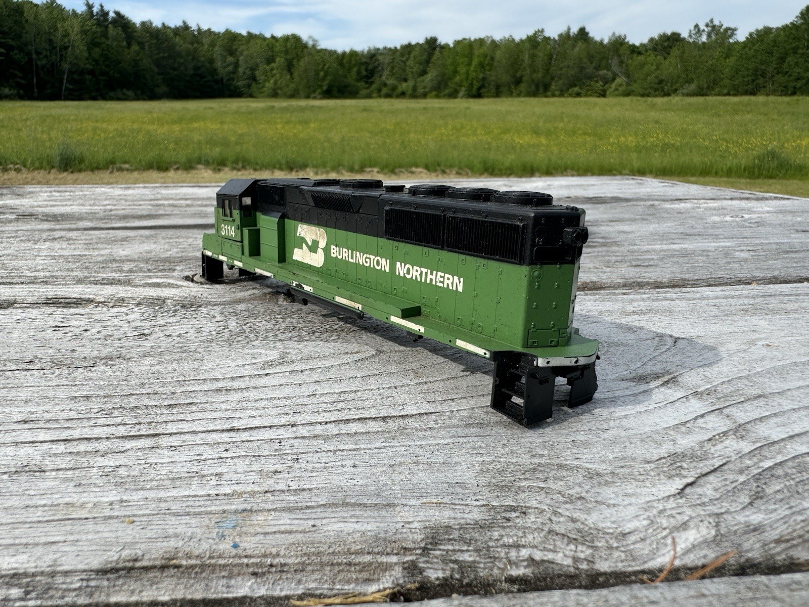 Burlington Northern GP50 Diesel Locomotive SHELL HO Scale