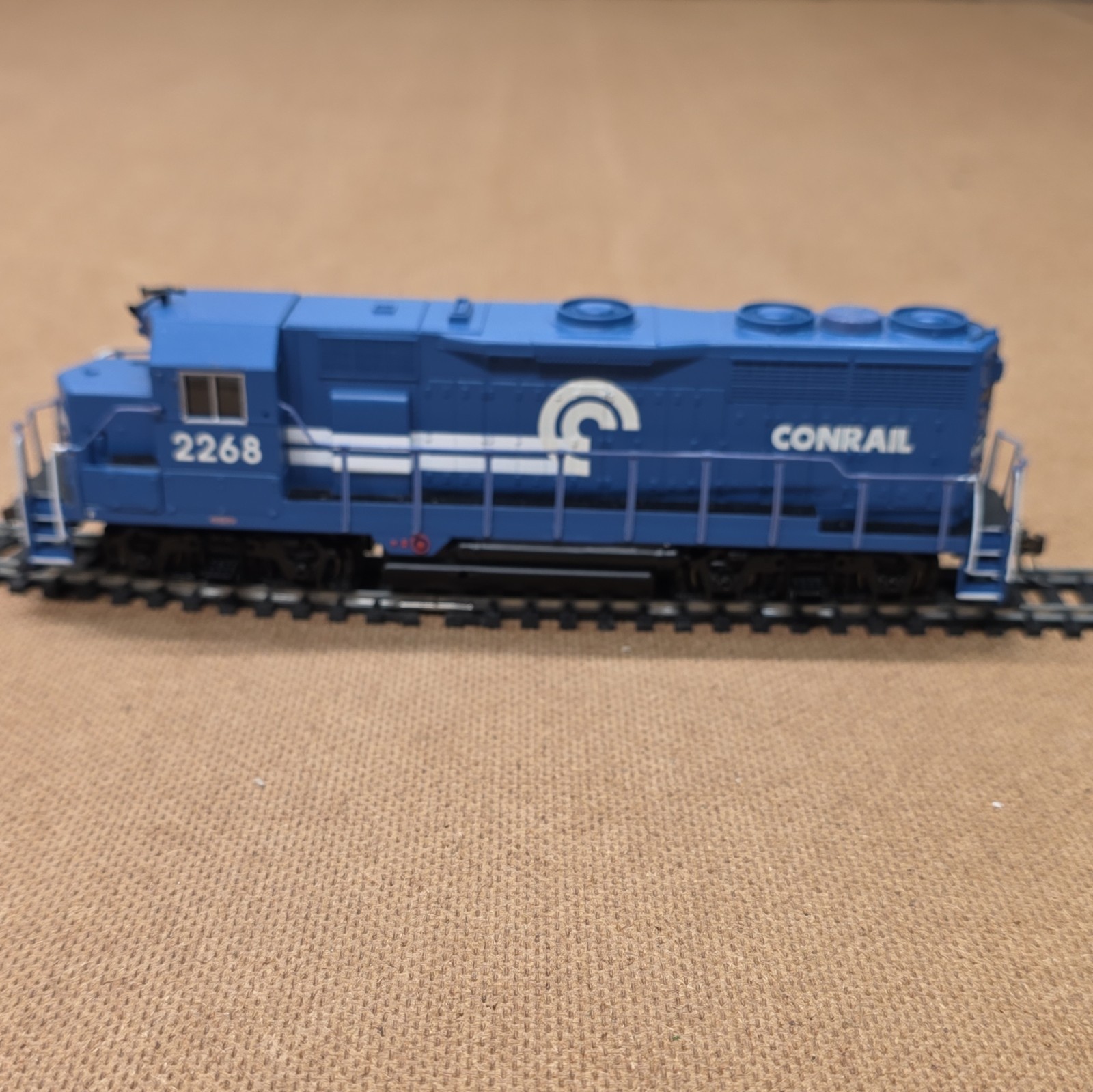 Conrail Ho Scale #2268 Diesel Locomotive Blue/White/Black Two-Rail