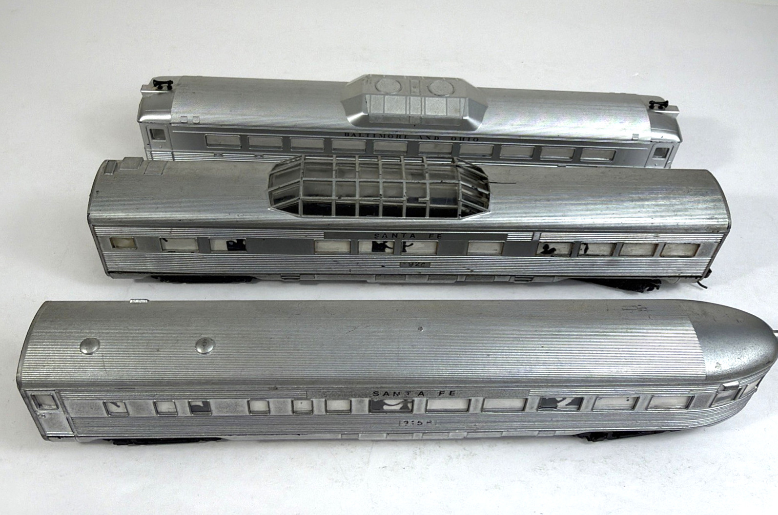 Sante Fe PASSENGER CAR LOT HO Scale Silver – Look Rolling Cars 10″ long