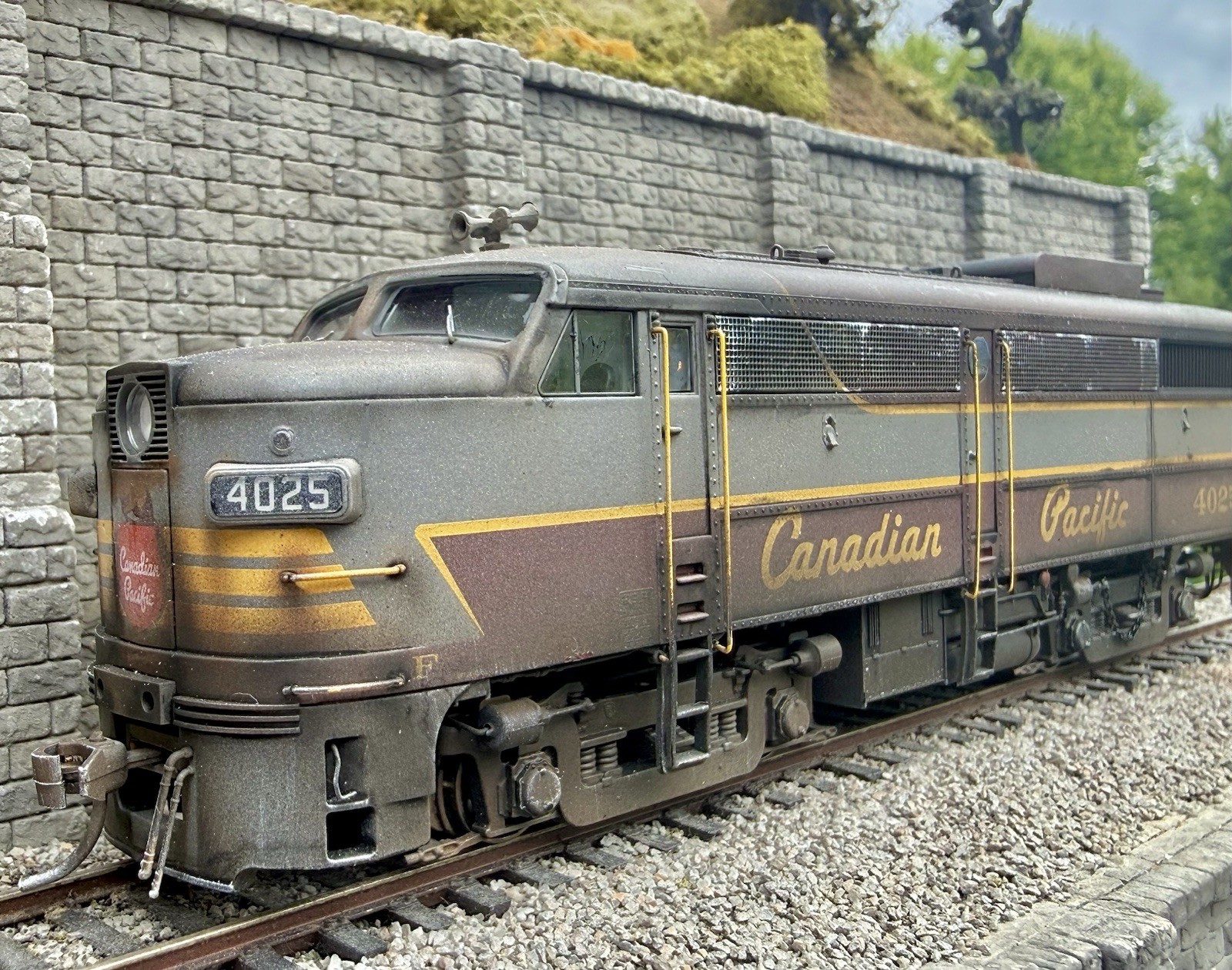 HO Scale Rapido CP ALCo PA-1 and PB-1 Diesel Locomotives DCC/Sound/weathered