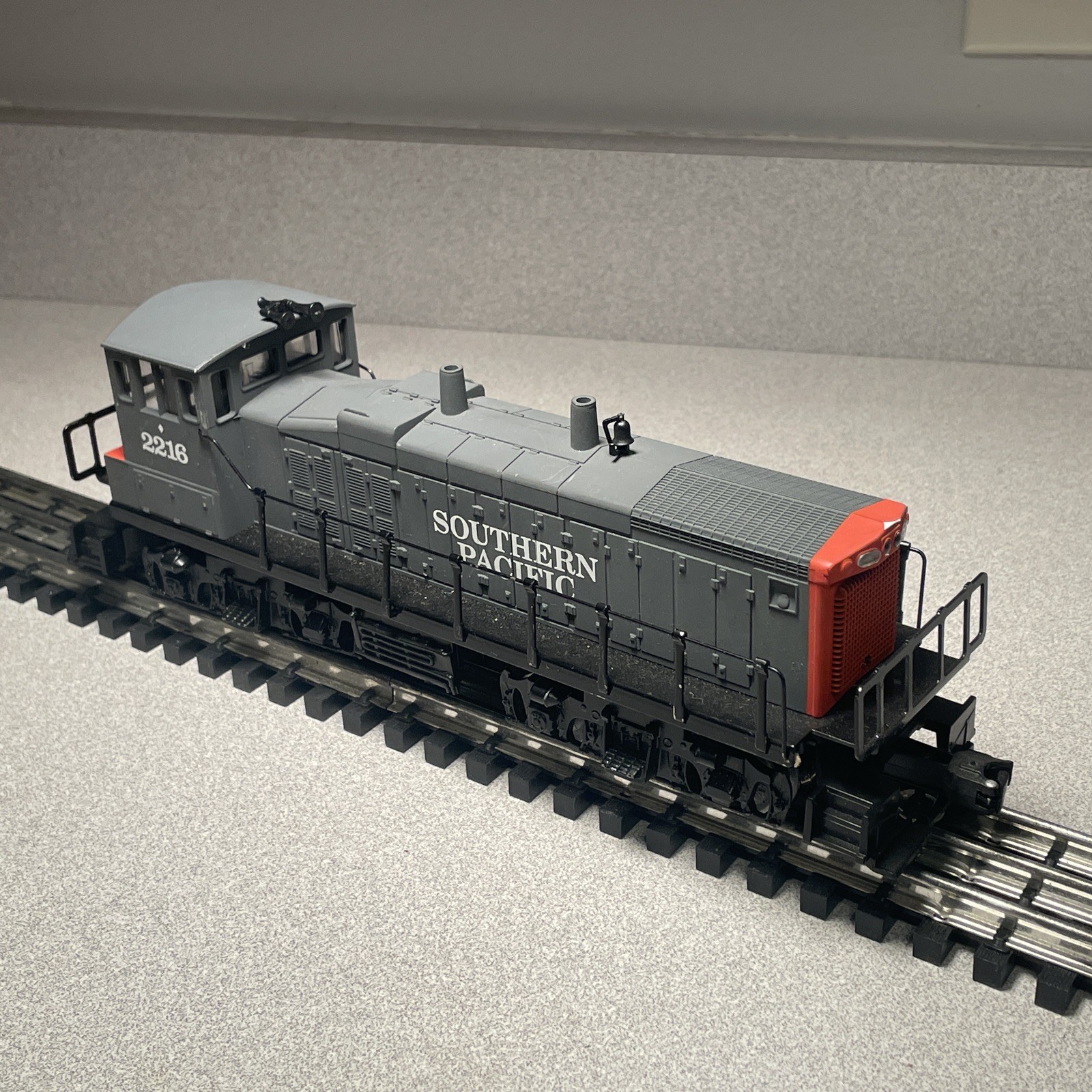 K-LINE O-scale SOUTHERN PACIFIC LOCOMOTIVE #2216 Diesel Engine Train Nice!!
