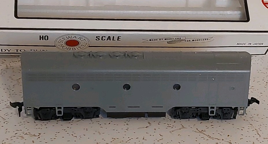 Stewart/Kato F3B Phase IV Powered Undecorated HO Scale 8401 NIOB