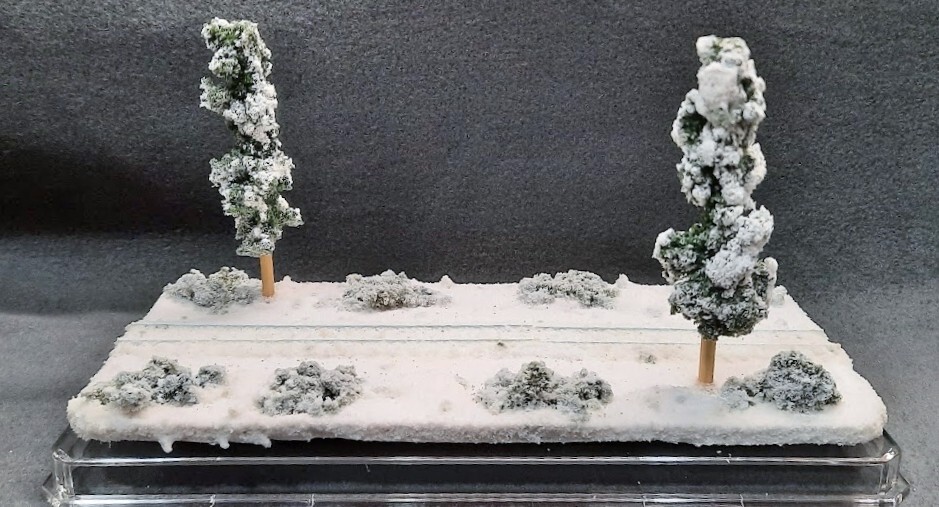 HOn3 SCALE 9″ SINGLE TRACK DISPLAY CASE – WINTER SCENE- FOR ANY HOn3 TRAIN