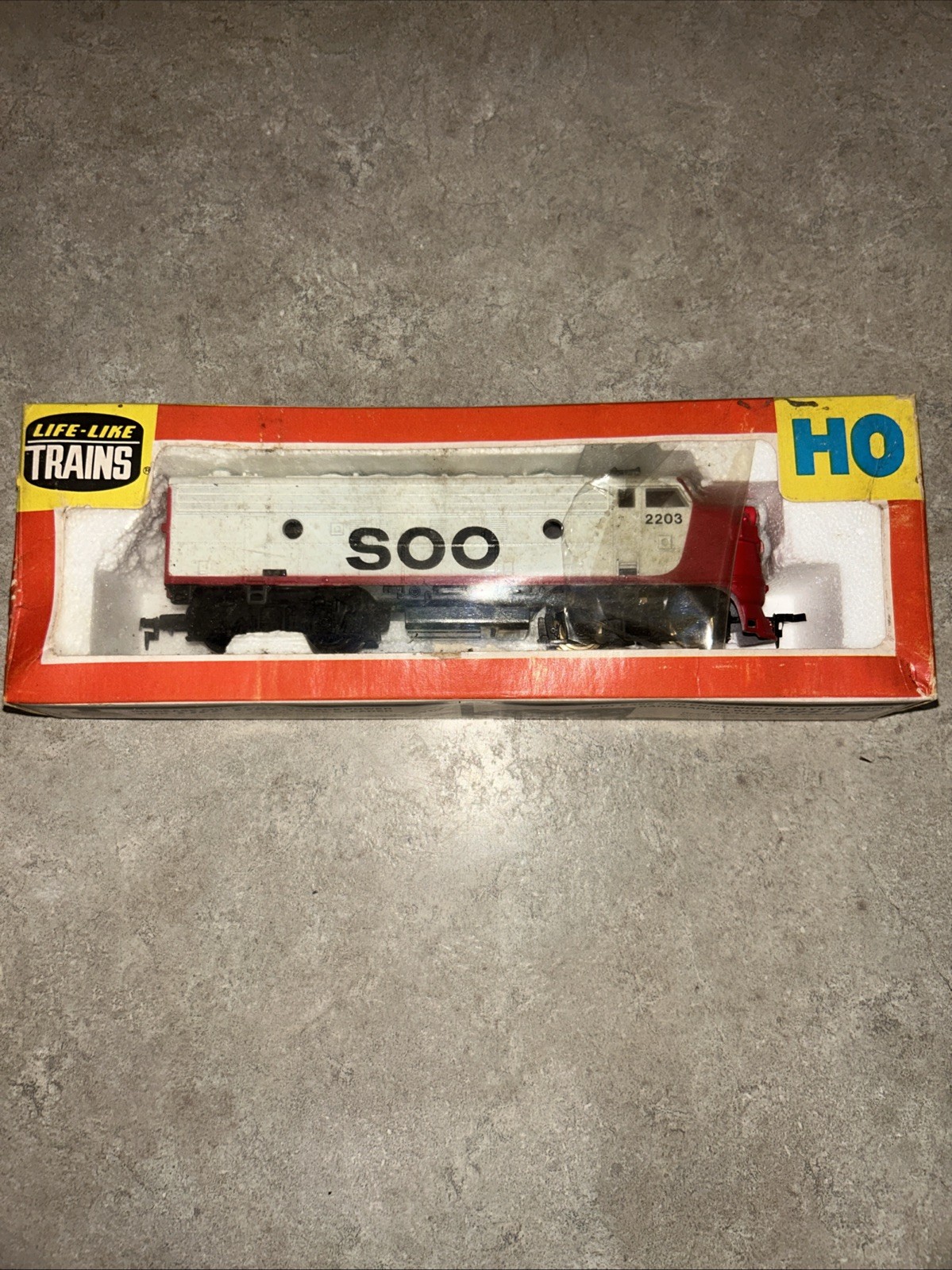HO Scale Life-Like, F-7 Diesel Locomotive, Soo Line, White #2203 Vintage