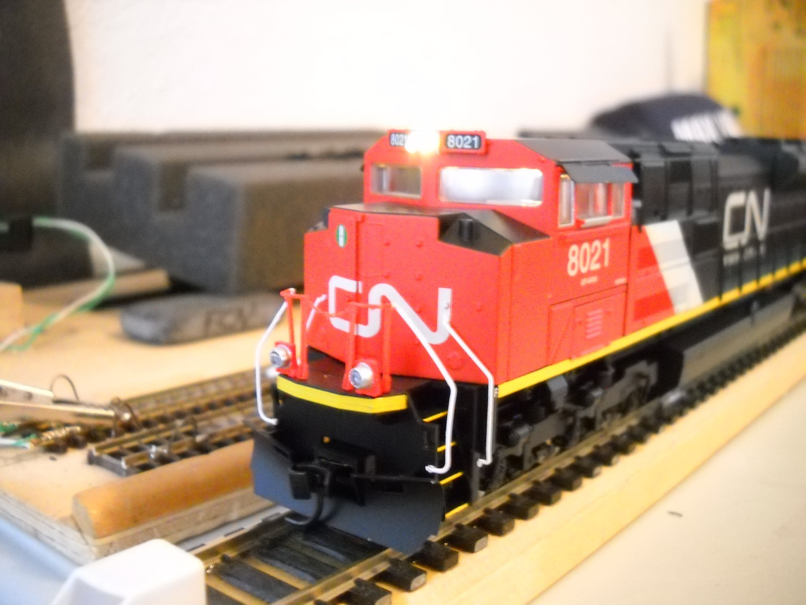 HO-Scale Walthers SD70ACe Engine CN #8021 Factory-Installed DCC/Sound