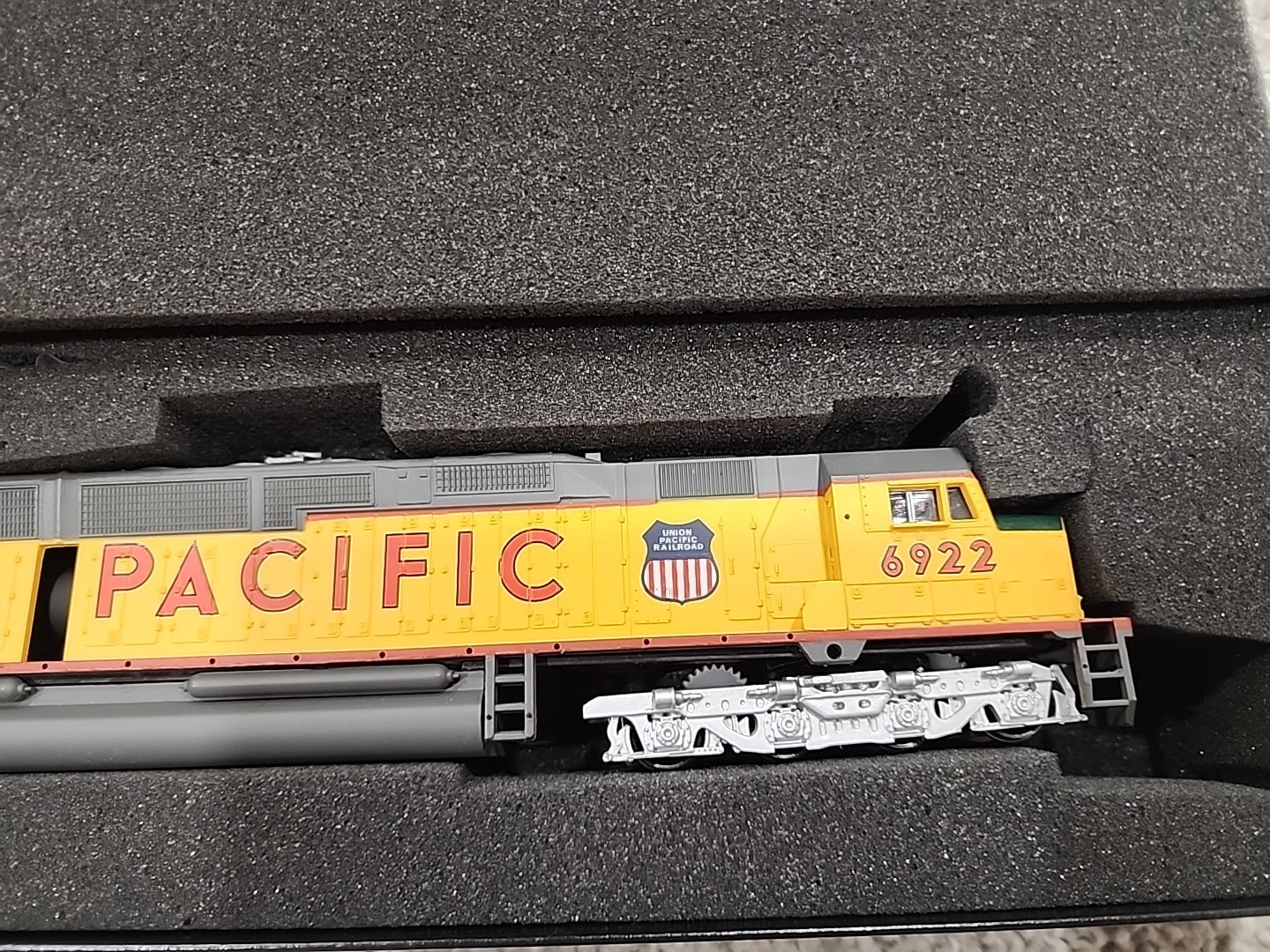 Bachmann 81303 HO Union Pacific EMD DD40AX Diesel Locomotive #6922 NEW