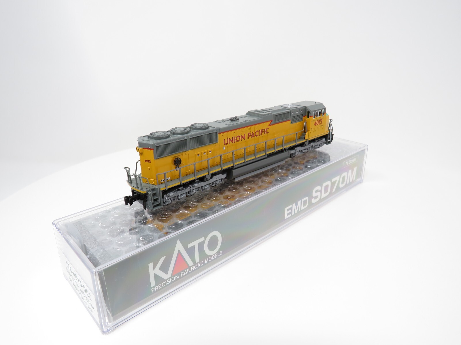 Kato N 176-4015-DCC Union Pacific UP EMD SD70M Diesel Locomotive Excursion Train