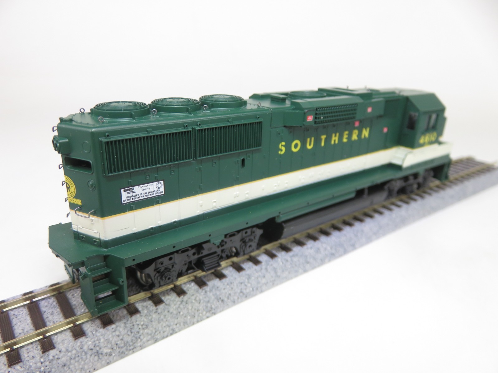 Athearn Blue Box 4766 HO Scale Southern Railway EMD GP59 Diesel Locomotive