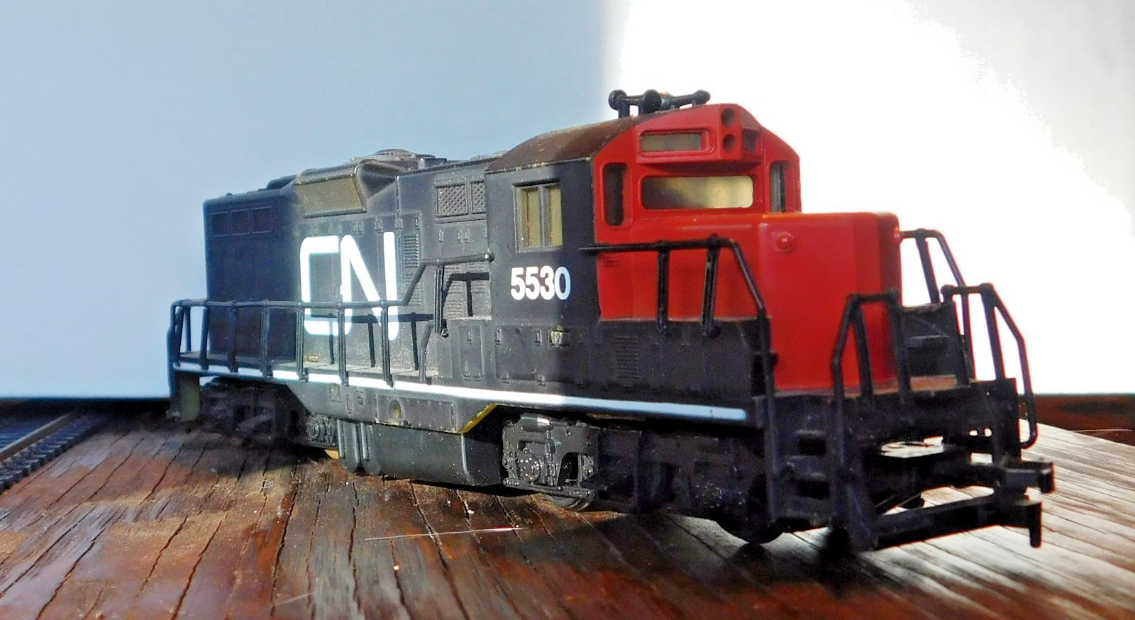 COX Diesel Locomotive EMD GP-9 ~ CANADIAN NORTHERN ~ Rd# 5530 – HO
