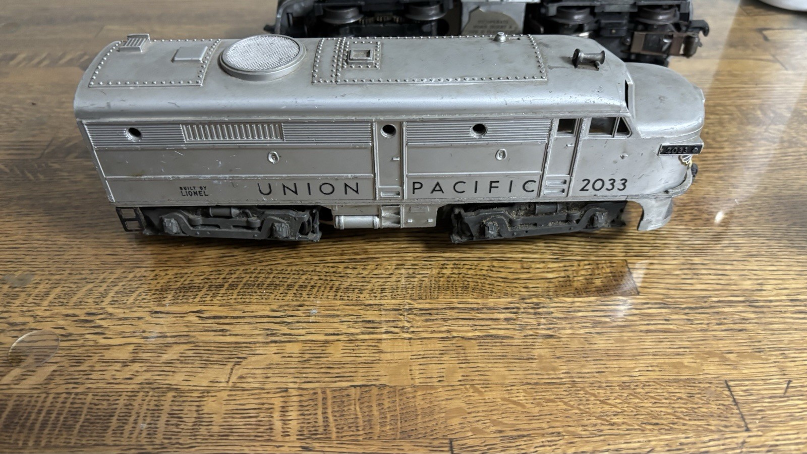 Lionel Union Pacific Alco AA Set # 2023 Silver Diesel Engine + Dummy.