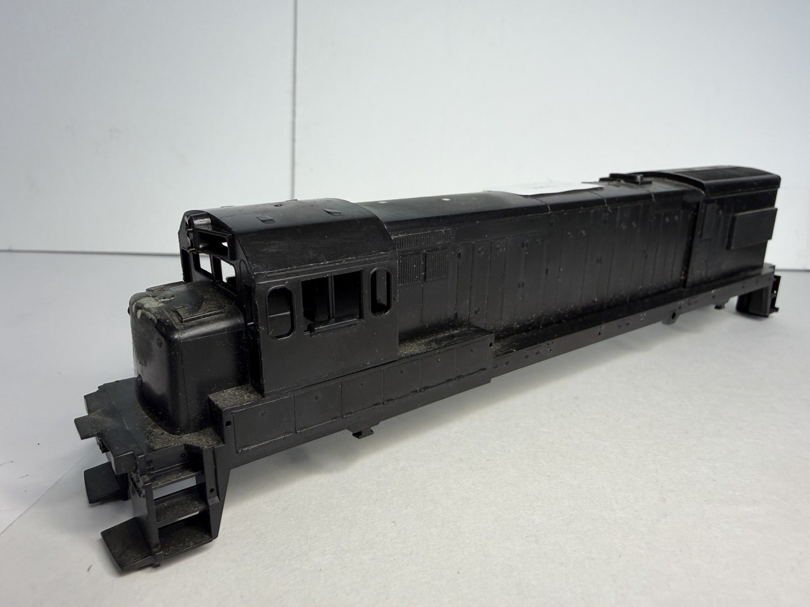 Athearn HO Scale GE U30-B Undecorated Locomotive Shell – Modified