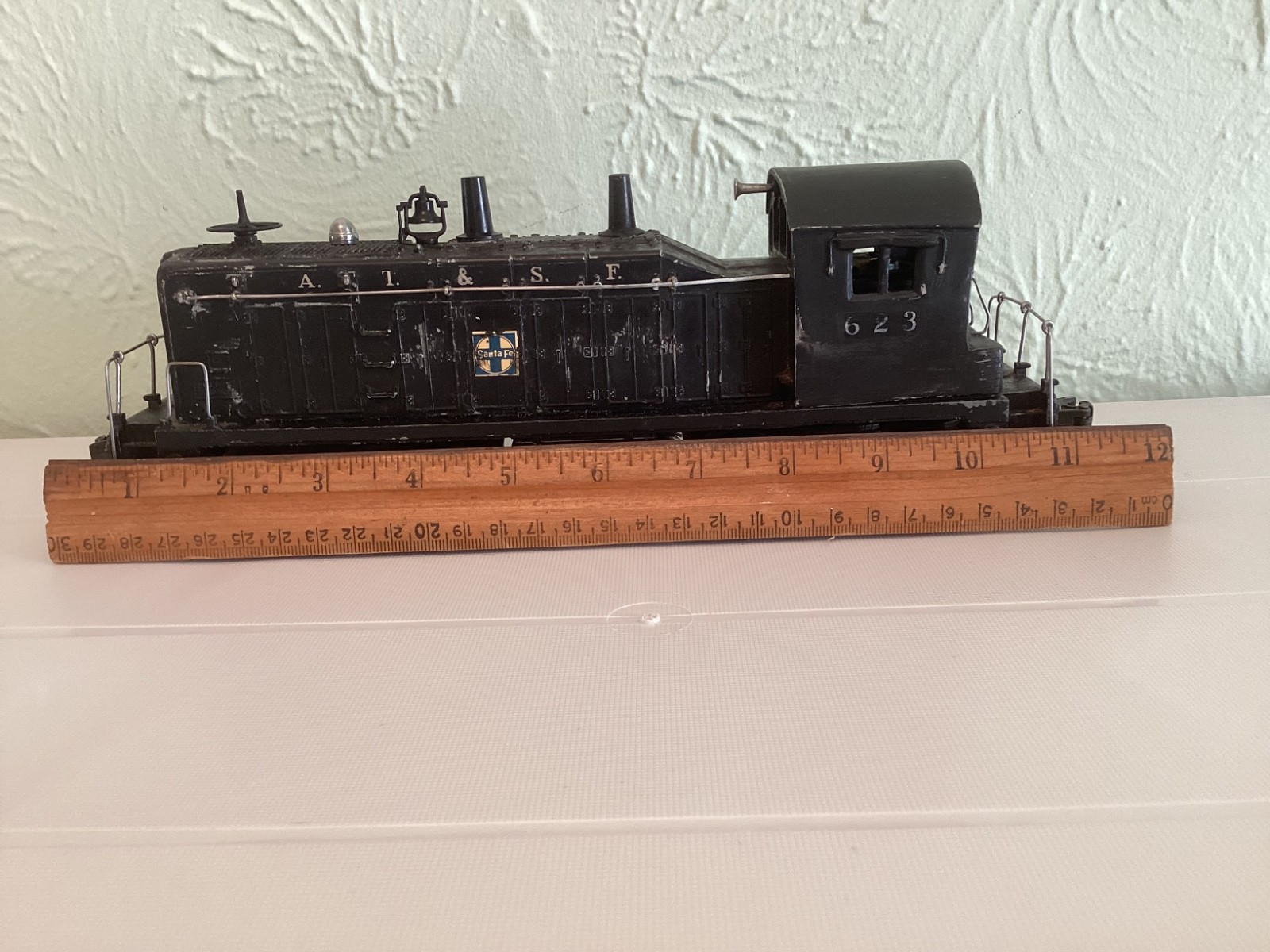 Vintage Lionel 623 AT & S.F. Locomotive NW-2 Diesel Switcher