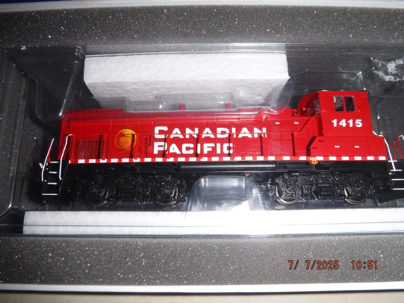 GENESIS HO CANADIAN PACIFIC MP15-AC LOCO SWITCHER #1415 w/DCC QUICK-PLUG – NEW!