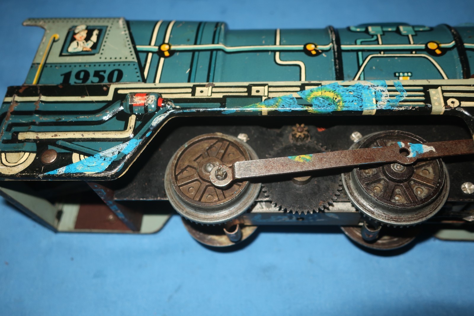 Unique Art Lines #1950 Tin Litho Steam Locomotive and Tender. Runs well