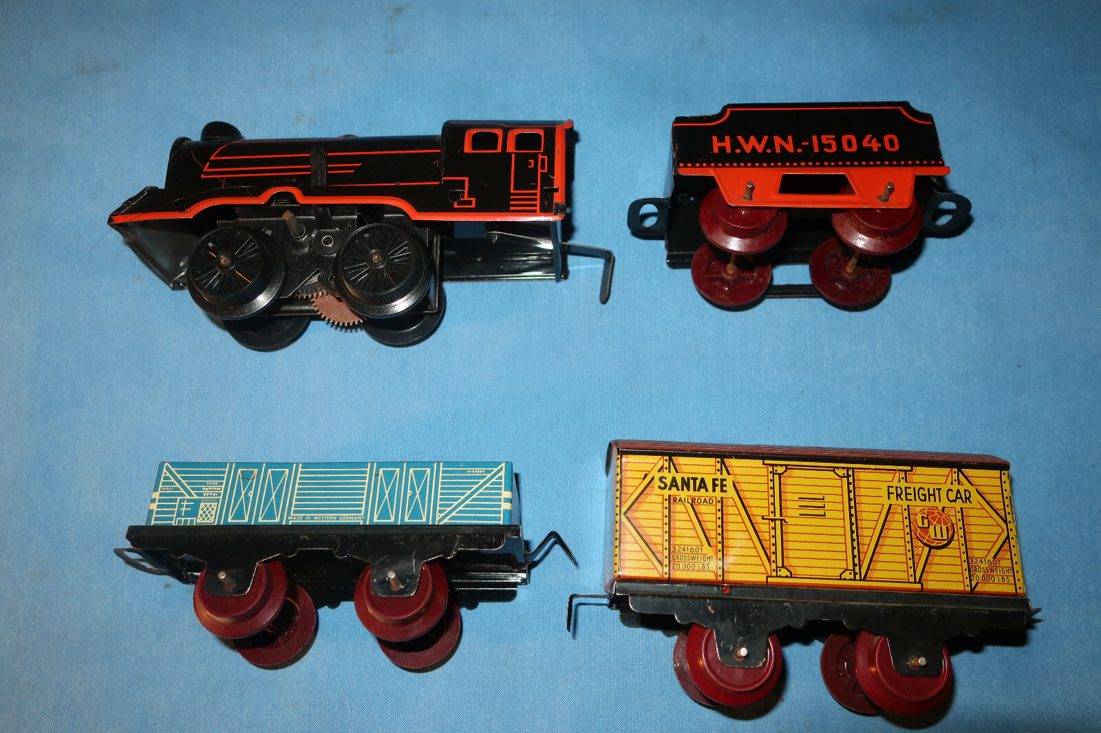 HWN Wind-up Clockwork Tin Litho Steam Locomotive Set. Made in US Zone Germany
